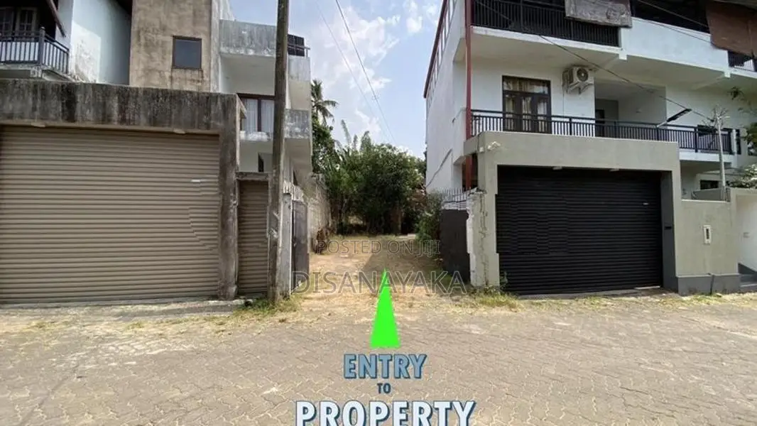 land with old house for sale in hibutana Ds209