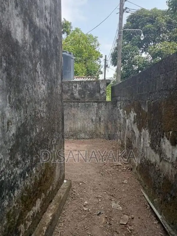 land with old house for sale in Nugegoda Ds1230
