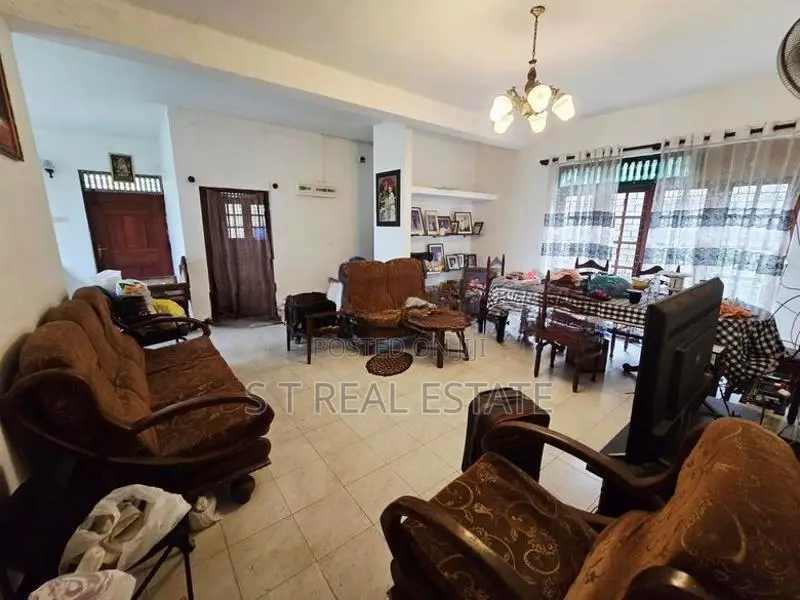 20P Paddy Field Facing Land with House for Sale in Piliyandala