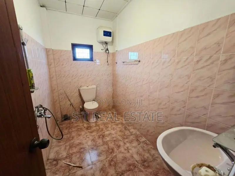 20P Paddy Field Facing Land with House for Sale in Piliyandala