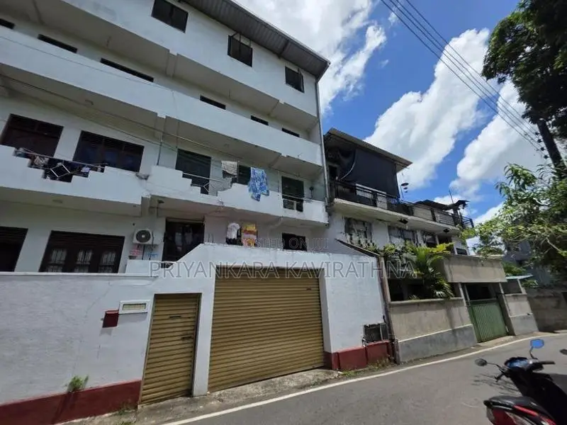 4 Storied Commercial Building For Sale in Piliyandala