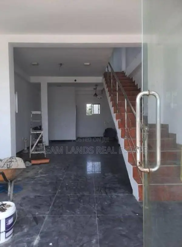 COMMERCIAL BUILDING FOR RENT IN MORATUWA (SP819)