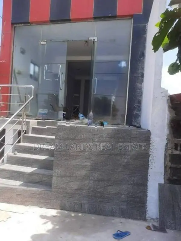 COMMERCIAL BUILDING FOR RENT IN MORATUWA (SP819)