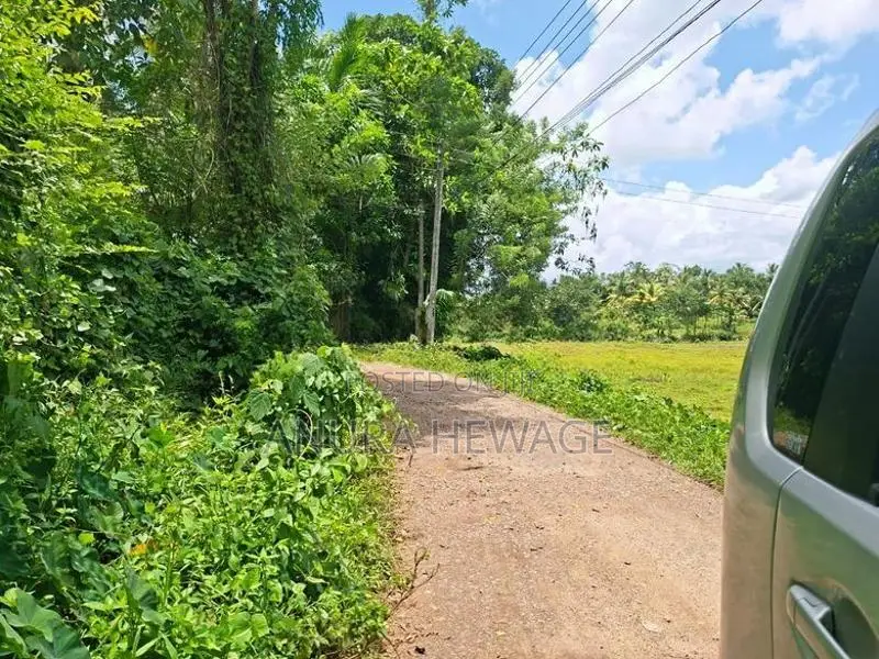 Land for Sale Pitipana, (Suitable blockout’s). (ID : PTPN001)