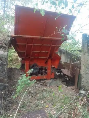 Kurunegala - 7BR House, 100 cube Crusher, 4 Acres Land for Rent