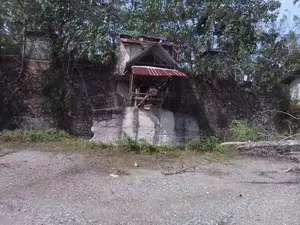 Kurunegala - 7BR House, 100 cube Crusher, 4 Acres Land for Rent