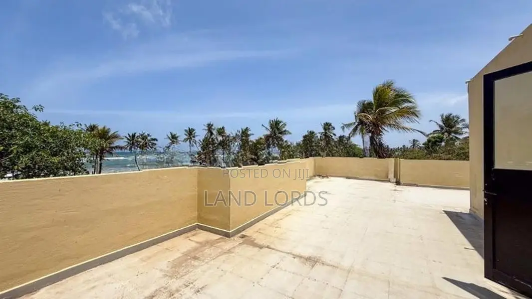 Fully Furnished 3BR Beach Villa in Mount Lavinia For Sale