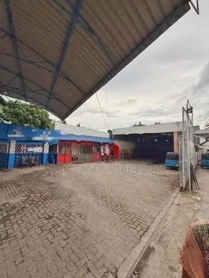 COMMERCIAL PROPERTY FOR RENT IN THALAWATHUGODA (SP824)