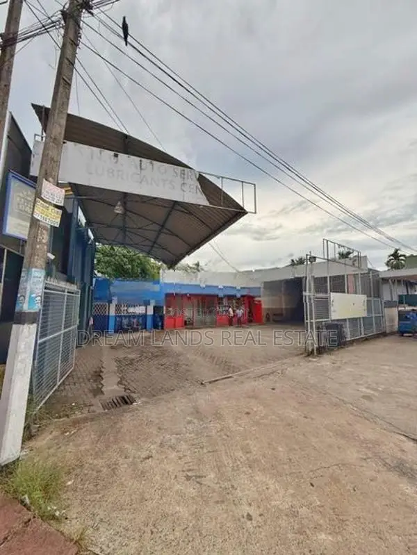 COMMERCIAL PROPERTY FOR RENT IN THALAWATHUGODA (SP824)