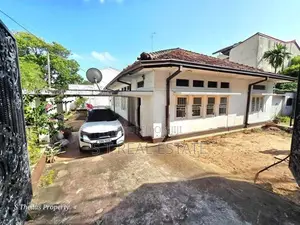 24P Residential Land with House for Sale in Nugegoda Town