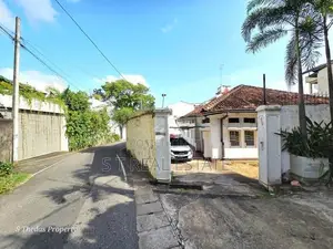 24P Residential Land with House for Sale in Nugegoda Town