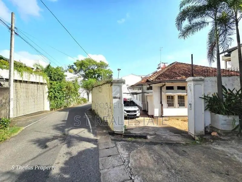 24P Residential Land with House for Sale in Nugegoda Town