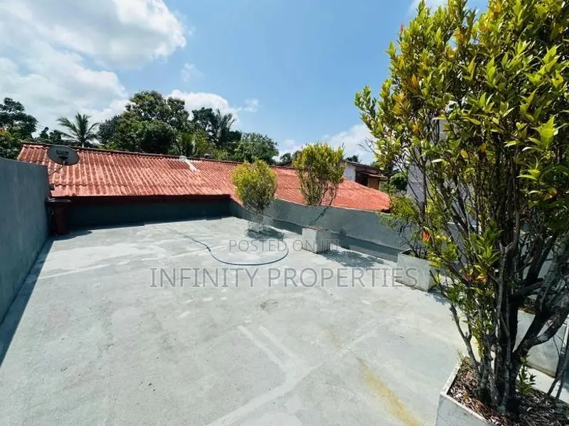 (AF194) 03 Storey House with 22 P Sale Nugegoda