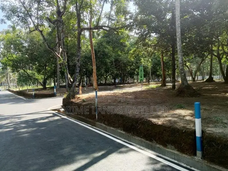 Land In Yakkala Town