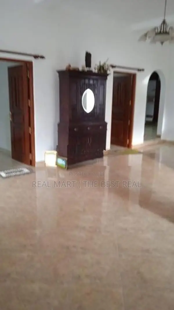 Horana : 5BR (23P) Two Storey House for Sale in Pokunuwita
