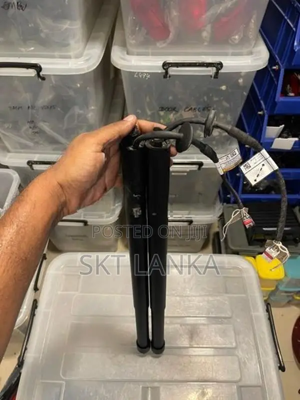 Genuine Land Rover Discovery 5 2018 Electric Tailgate Dicky Shocks