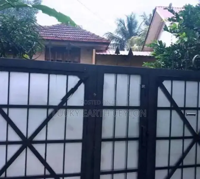 Sale Piliyandala Large House for Land Value Only (ZMS3013)