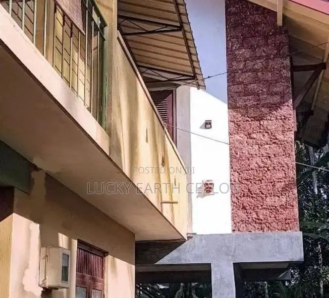 Sale Piliyandala Large House for Land Value Only (ZMS3013)