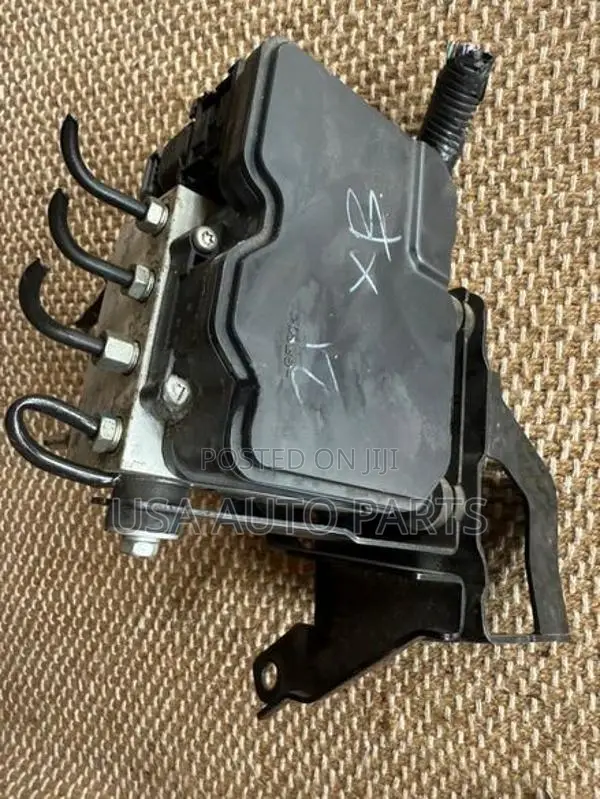 Nissan X trail HNT32 ABS Modulator