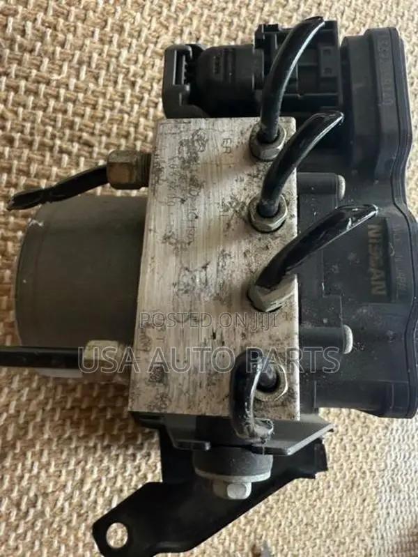 Nissan X trail HNT32 ABS Modulator