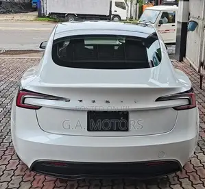 Tesla Model 3 2024