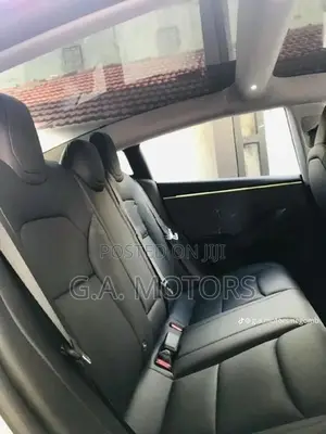 Tesla Model 3 2024
