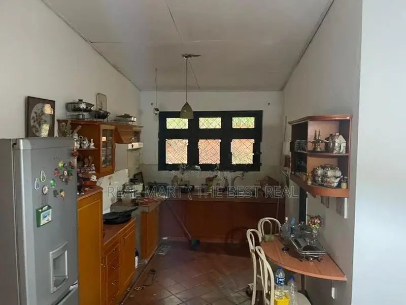 Kandy : 4BR (34 Perch) House for Sale at Heeressagala