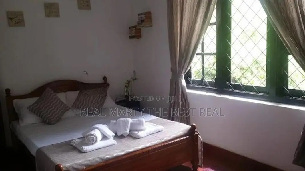 Kandy : 4BR (34 Perch) House for Sale at Heeressagala