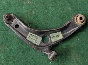 TOYOTA AQUA NHP-10 RIGHT SIDE LOWER ARM