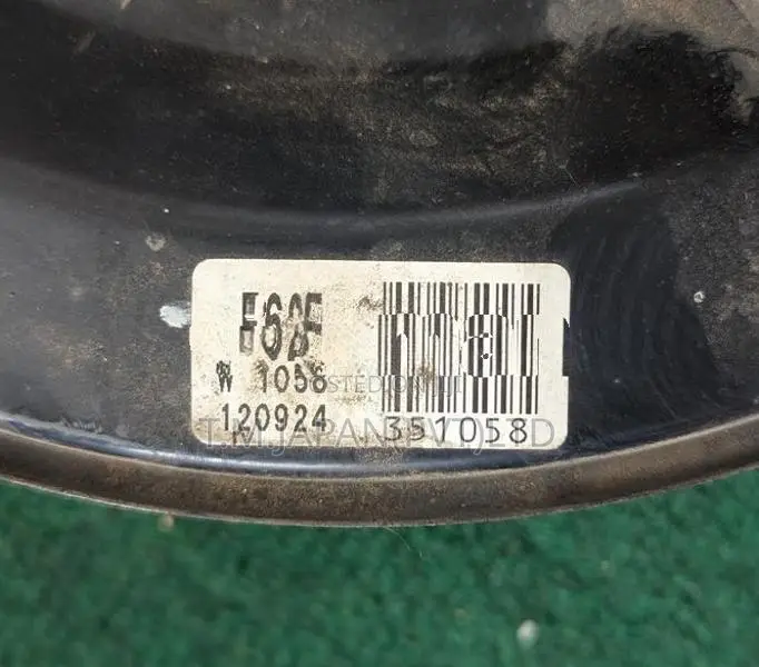TOYOTA AQUA NHP-10 FRONT WHEEL HUB WITH BRAKE CALIPER