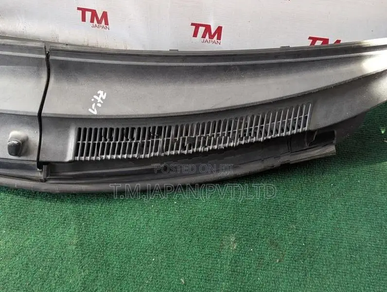 TOYOTA VITZ KSP-90 WIPER PANEL