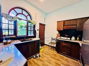 Spacious 6-Bedroom House with Stunning Rooftop – Greendale Koswatta