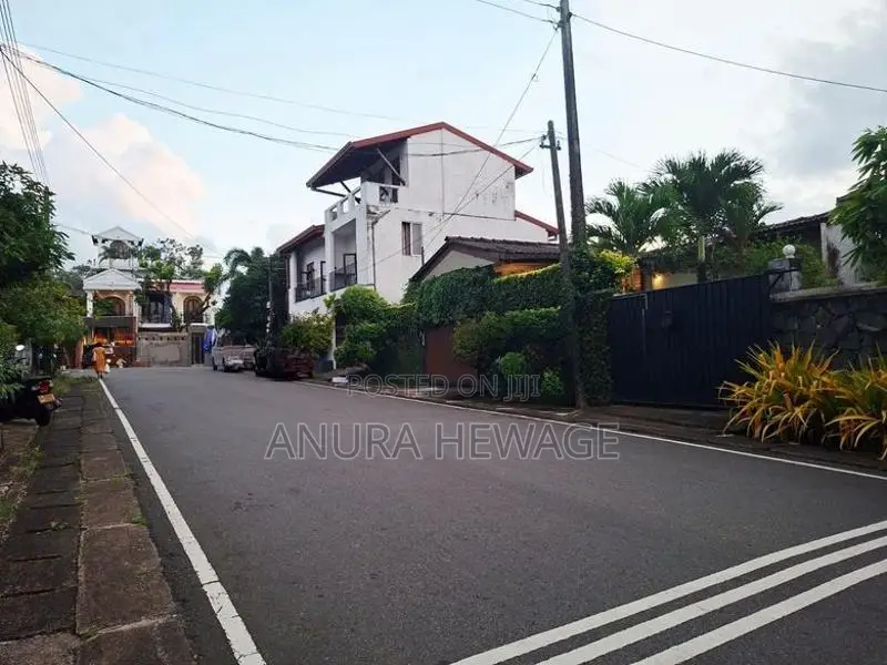 කොට්ටාව, රුක්මල්ගම පිහිටි දෙමහල් නිවසක් විකිණීමට ඇත. (ID : RKML001S)
