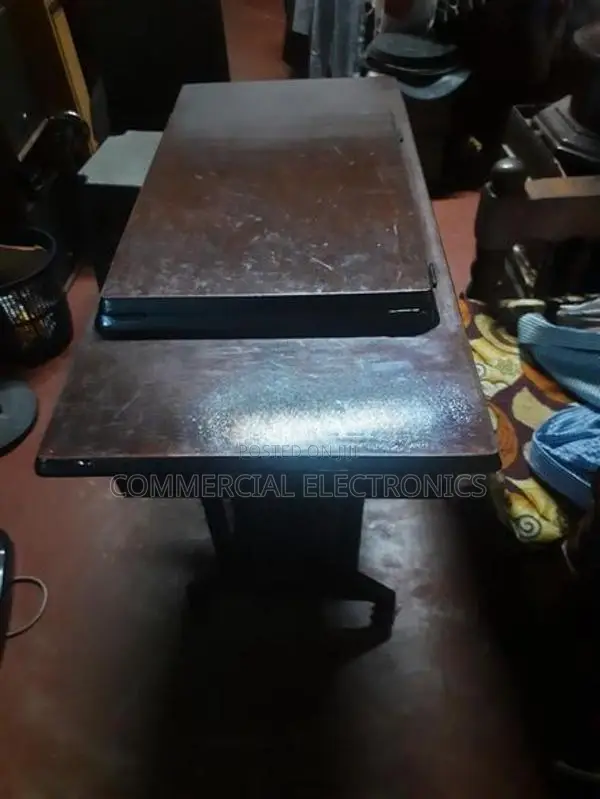 සිංගර් අළුත්ම තත්ත්වයේ මහන මැෂිම