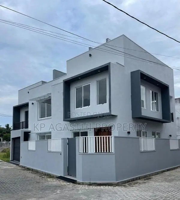 luxury house for sale in Rathmalana