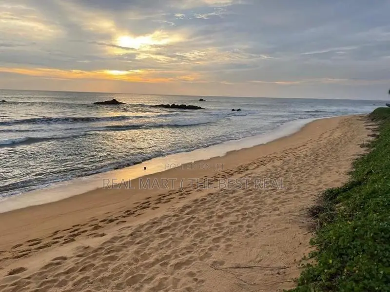 Mount Lavinia : 45 perches Land for sale near beach