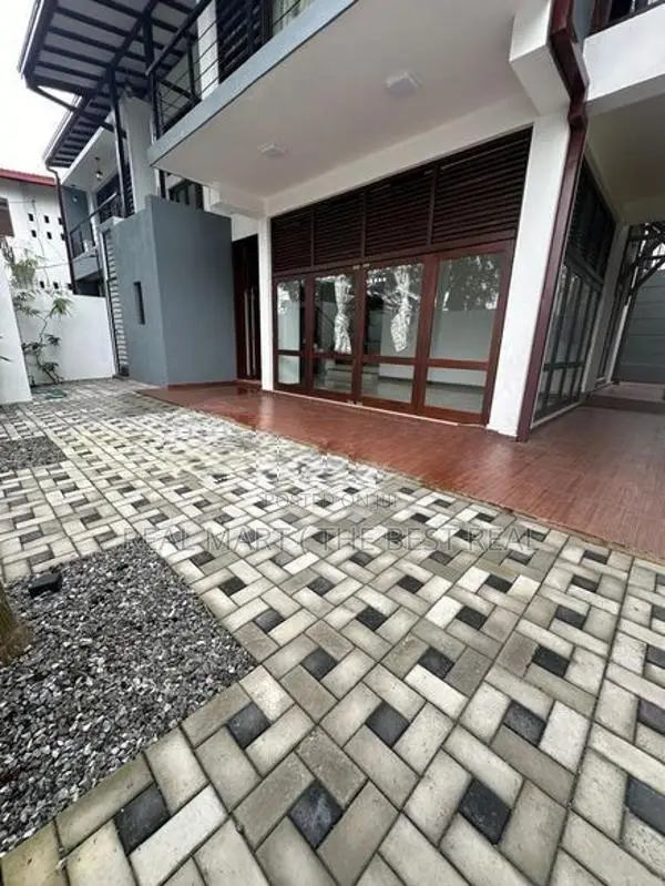 Nugegoda : 5BR Two Storey Modern House for Sale at Mirihana