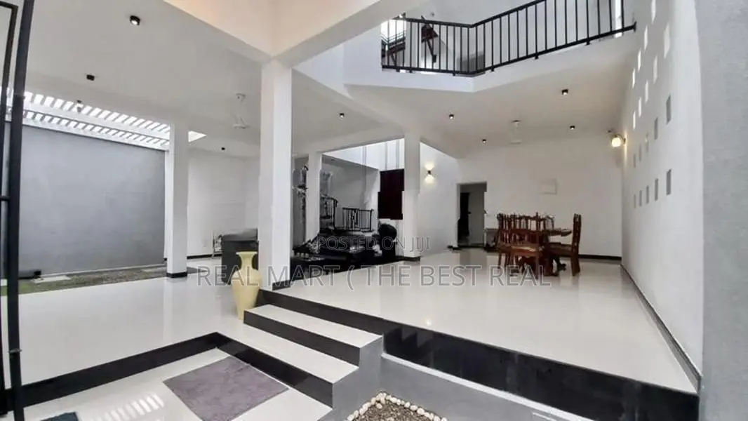 Boralesgamuwa 5 A/c Br Three Storey House for Sale