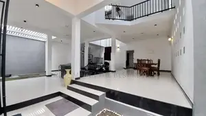Boralesgamuwa 5 A/c Br Three Storey House for Sale