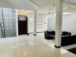 Boralesgamuwa 5 A/c Br Three Storey House for Sale