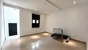 Boralesgamuwa 5 A/c Br Three Storey House for Sale