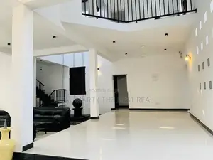 Boralesgamuwa 5 A/c Br Three Storey House for Sale