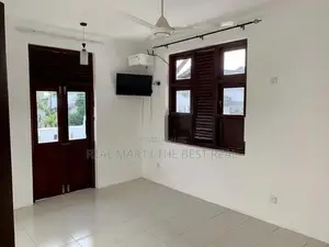 Boralesgamuwa 5 A/c Br Three Storey House for Sale