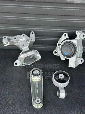 Nissan x trail hybrid t32 engine mount complete set Genuine