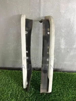 Isuzu samanala face head light pattiy /bracket