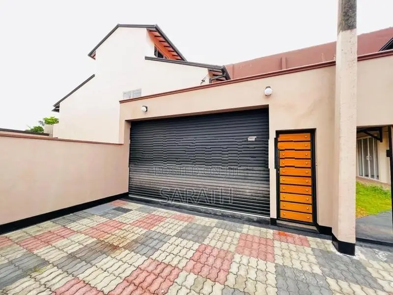 All Completed Brand New House In Talawatugoda