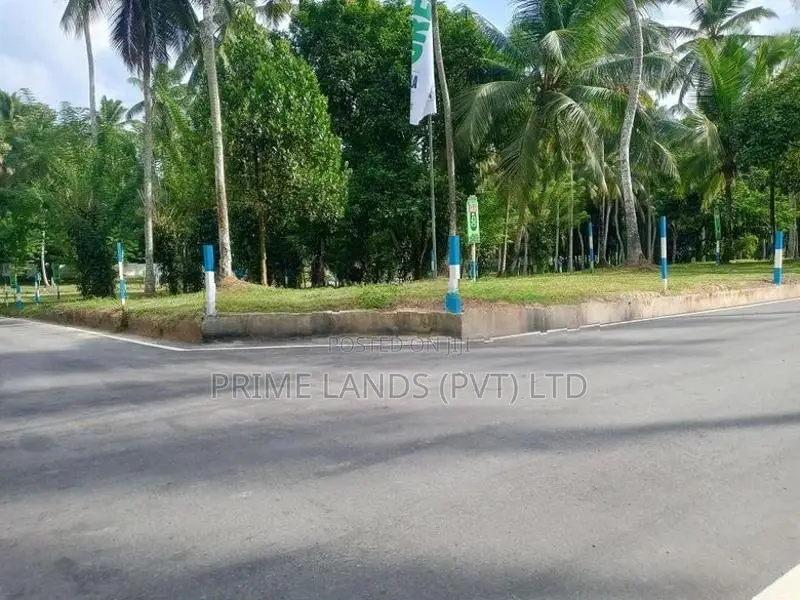 Land for sale in Yakkala town