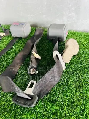 E26 Front Seat Belts
