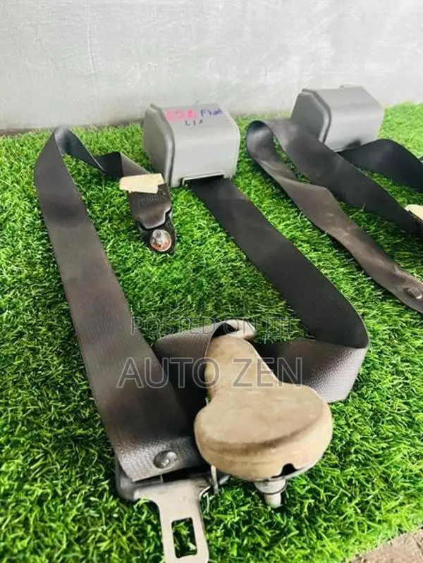 E26 Front Seat Belts