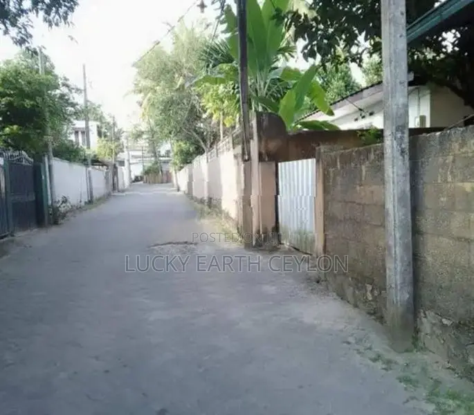 Boralasgomuwa, Single Stoery Unfurnished House for Sale (ZMS3018)
